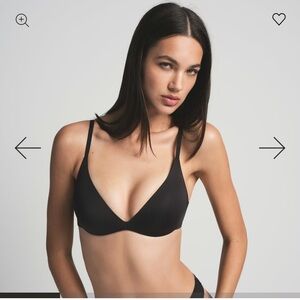 New SKIMS Black Bra with Adjustable Straps